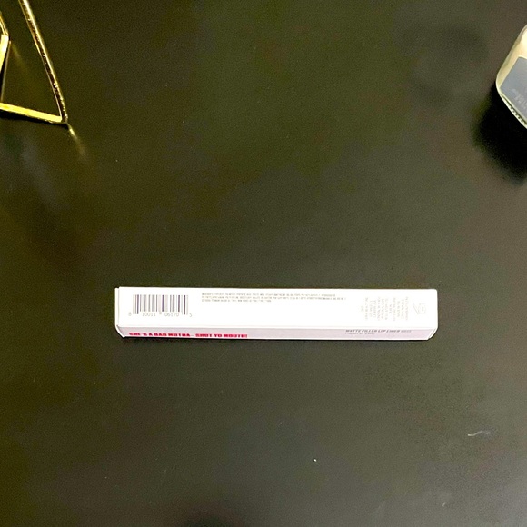 UOMA Badass MF Matte Filler Lip Liner - Ross - Picture 2 of 6